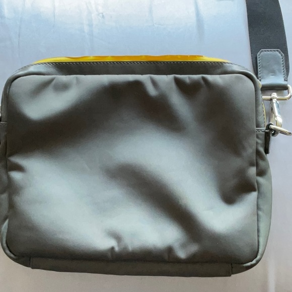 SOLD // Authentic FENDI leather Side Bag Light grey/yellow - Picture 4 of 10